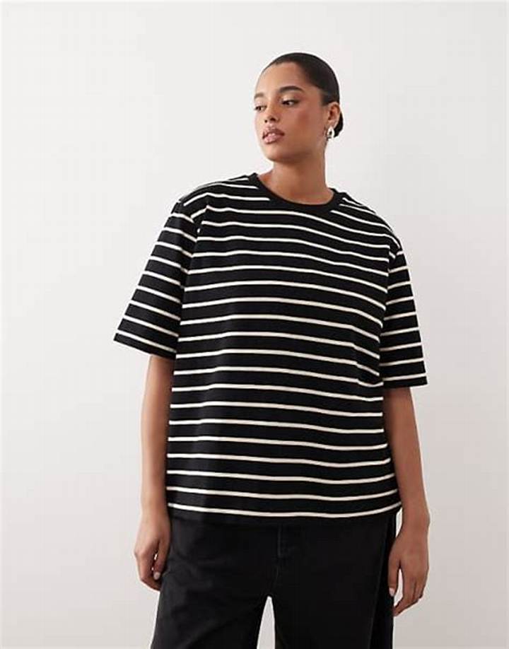 大きいTシャツをおしゃれに着こなす！簡単アレンジ術まとめ