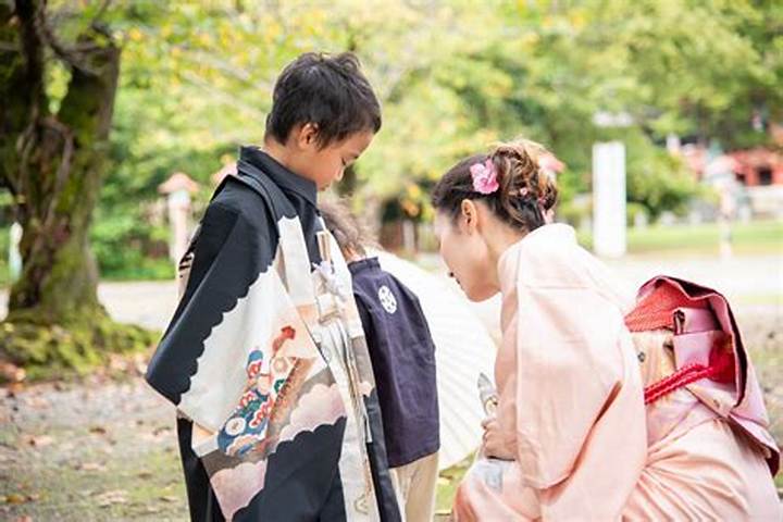 七五三の“ママしゃがみ”とは？ あの伝統行事を支える母たちの奮闘記